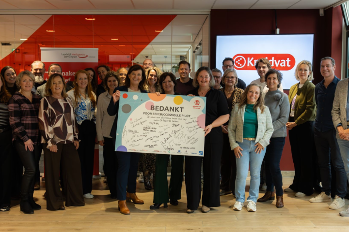 Trots dat wij bij Refrisk mogen bijdragen aan Onbeperkt Talent, het mooie initiatief van Kruidvat om inclusieve werkplekken te creëren!  Samen met Kruidvat en Jobstap zorgen wij voor professionele trajectbegeleiding op de werkvloer, zodat collega’s met een ondersteuningsbehoefte écht een duurzame plek op de arbeidsmarkt krijgen. Van training van filiaalmanagers tot ondersteuning van nieuwe collega’s: wij helpen talenten hun plek te vinden en te laten groeien.  De eerste resultaten zijn veelbelovend en we kijken ernaar uit om samen met alle partners dit initiatief landelijk verder uit te rollen.