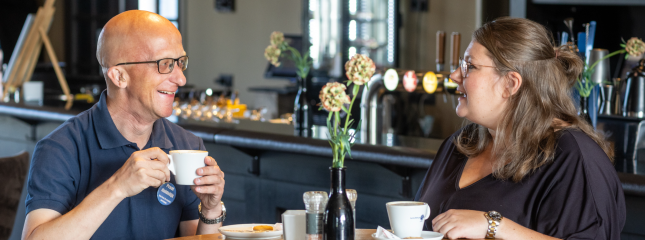 Jobcoach Chantal houdt Benno scherp